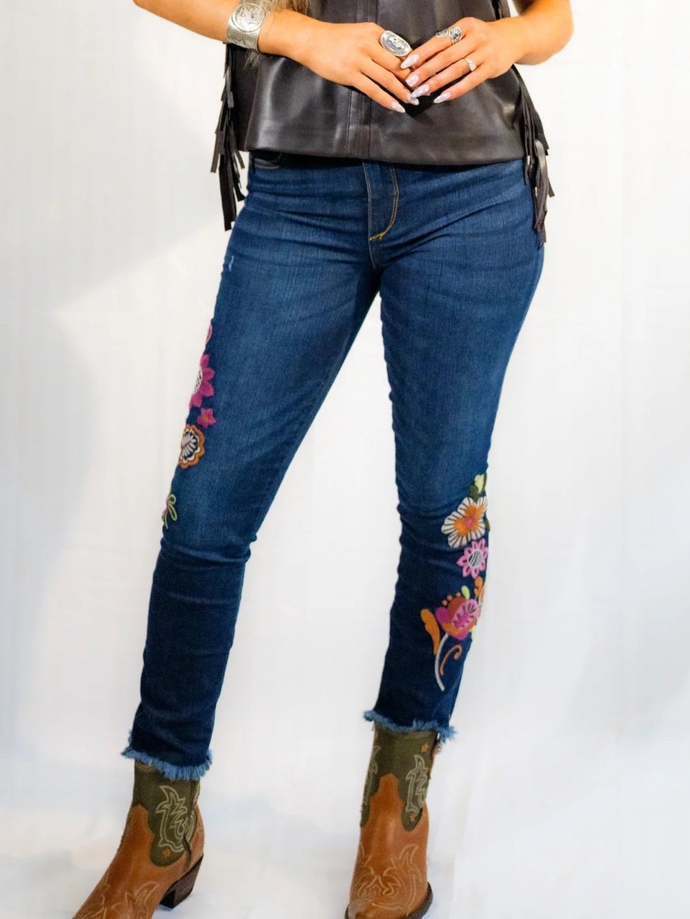 NWT Johnny Was Embroidered Cropped Skinny Maxima Jeans (32)